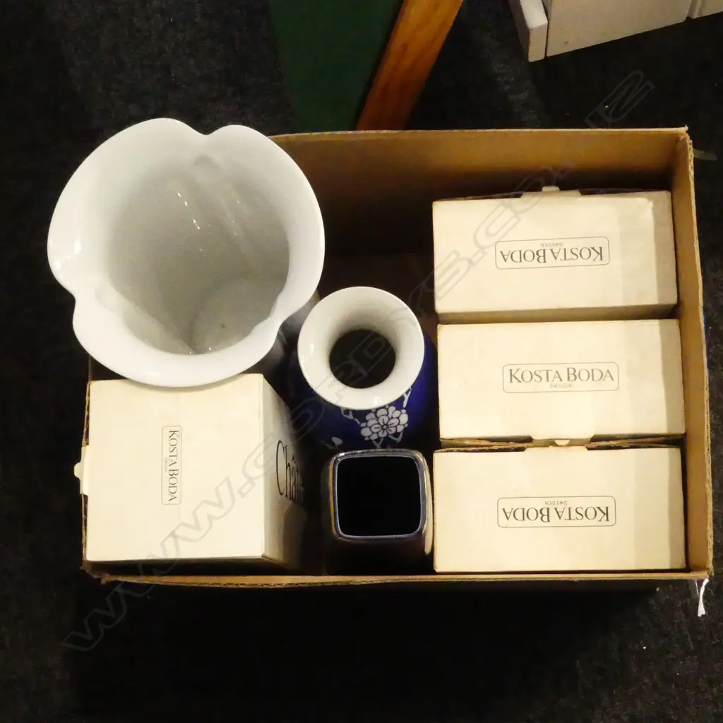KOSTA BODA CARAFE & 6 GLASSES, BOXED + 3 VASES Image 1++