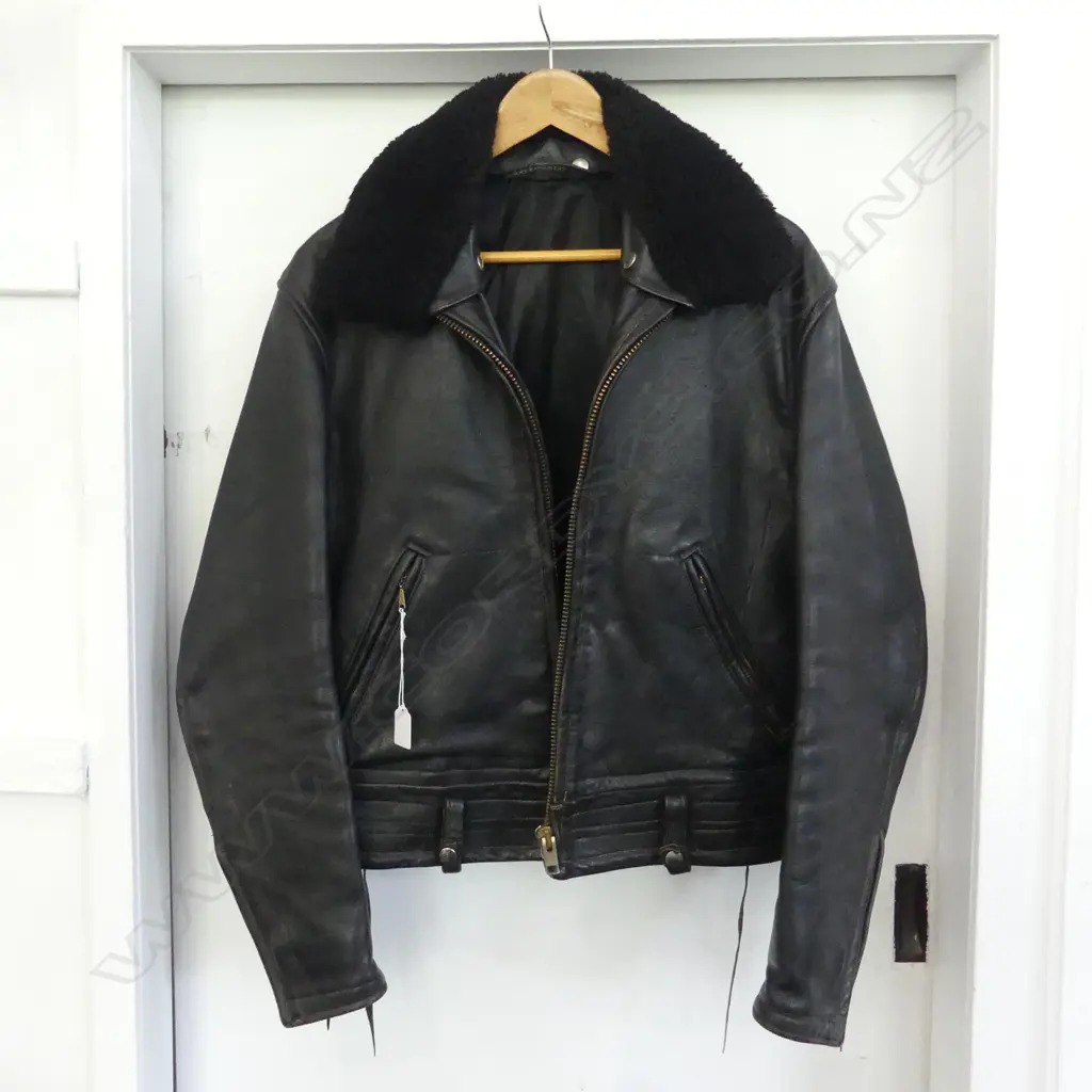VINTAGE BLACK LEATHER JACKET w. DETACHABLE SHEEPSKIN COLLAR, VENTURA LA USA SZ. 38-40 Image 1++