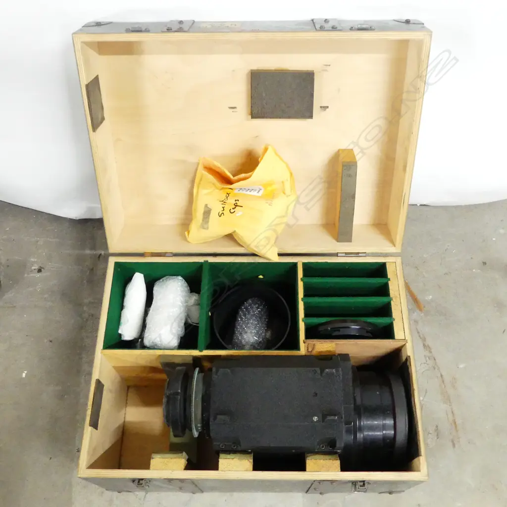 CASED 25 INCH TV3 MOVIE CAMERA LENS  BOX L530X380MM Image 1++