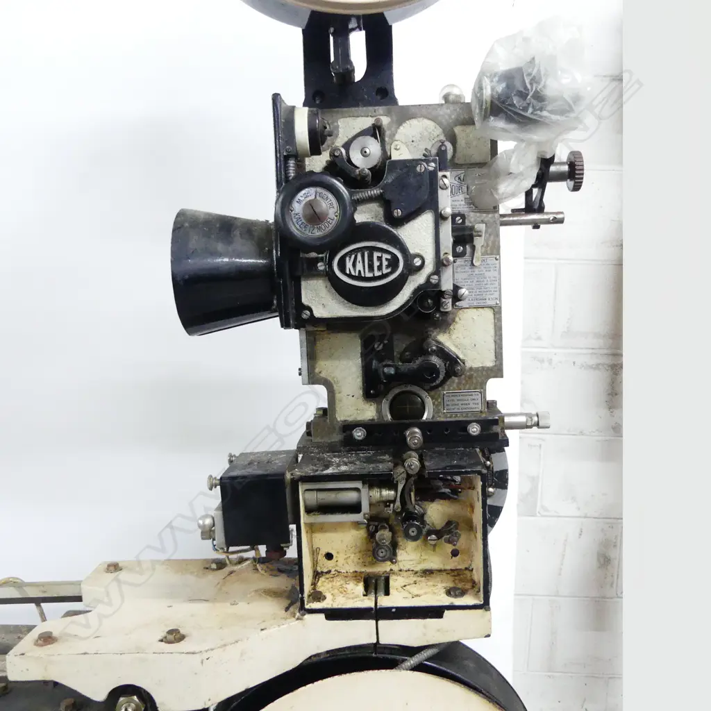 LARGE VINTAGE KALLE (LONDON) 35 MODEL 12 COMMERCIAL MOVIE PROJECTOR ON 'C&W WALKER SYDNEY' CAST IRON BASE H2040MM Image 1++