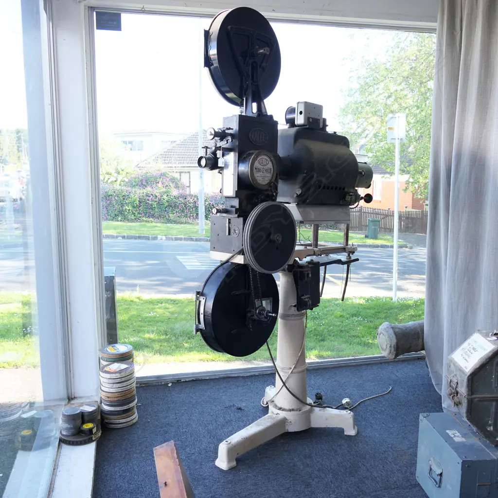 LARGE VINTAGE KALLE (LONDON) 35 MODEL 12 COMMERCIAL MOVIE PROJECTOR ON 'C&W WALKER SYDNEY' CAST IRON BASE H2040MM Image 1++