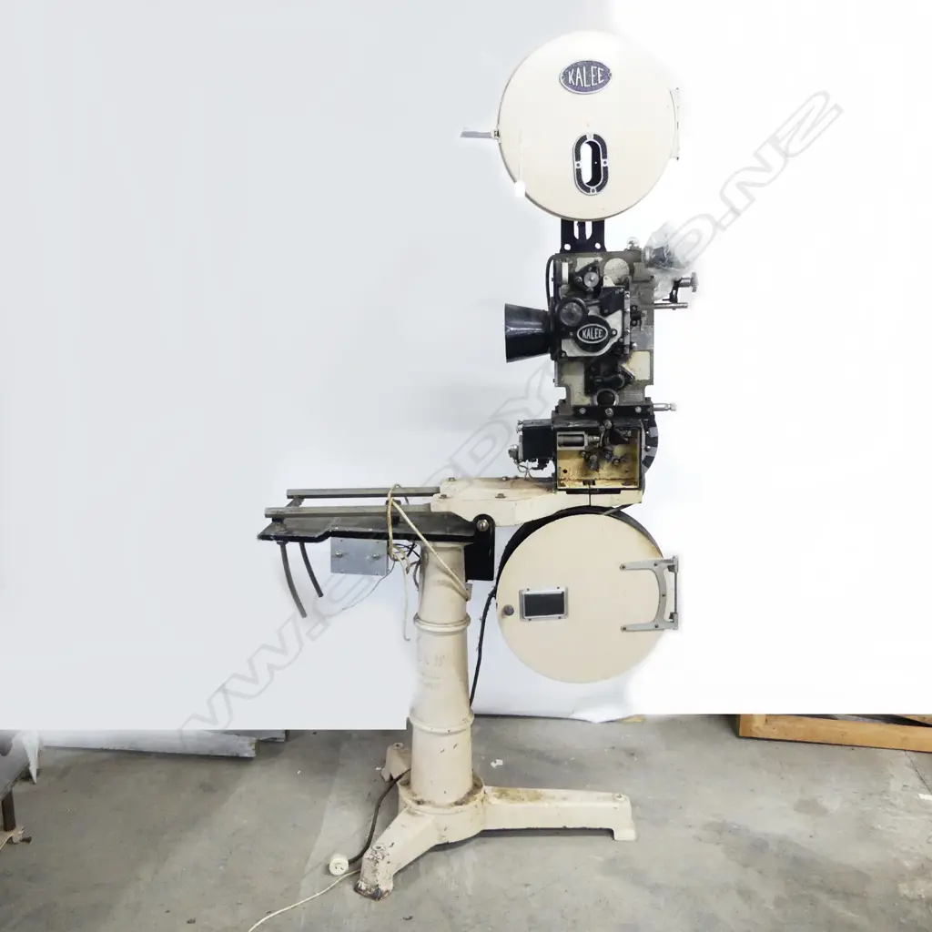 LARGE VINTAGE KALLE (LONDON) 35 MODEL 12 COMMERCIAL MOVIE PROJECTOR ON 'C&W WALKER SYDNEY' CAST IRON BASE H2040MM Image 1++