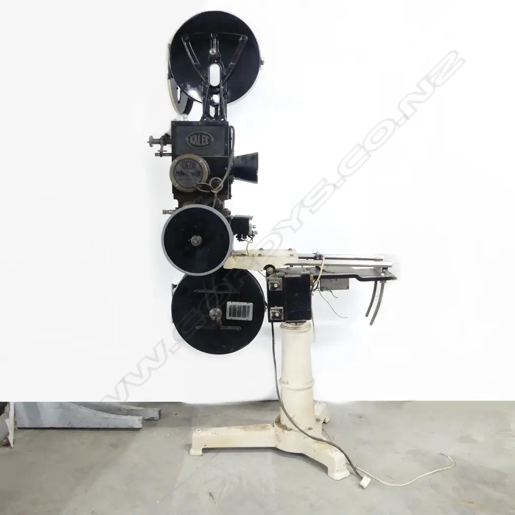 LARGE VINTAGE KALLE (LONDON) 35 MODEL 12 COMMERCIAL MOVIE PROJECTOR ON 'C&W WALKER SYDNEY' CAST IRON BASE H2040MM Image 1++
