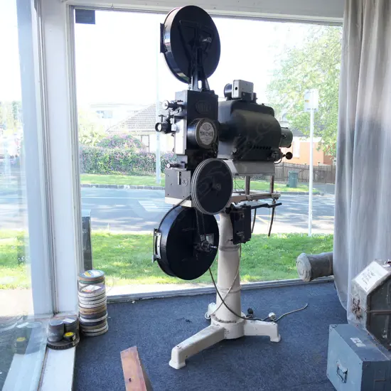 LARGE VINTAGE KALLE (LONDON) 35 MODEL 12 COMMERCIAL MOVIE PROJECTOR ON 'C&W WALKER SYDNEY' CAST IRON BASE H2040MM