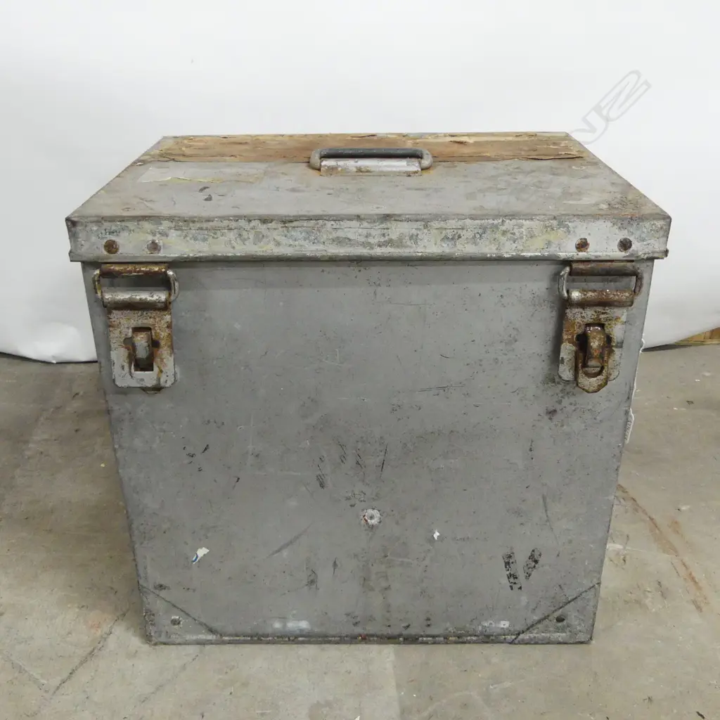VINTAGE METAL MOVIE BOX CONTAINS 2 MOVIES YESTERDAY TODAY & TOMORROW & THE RIVER Image 1++