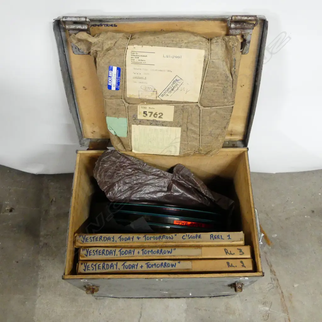 VINTAGE METAL MOVIE BOX CONTAINS 2 MOVIES YESTERDAY TODAY & TOMORROW & THE RIVER Image 1++