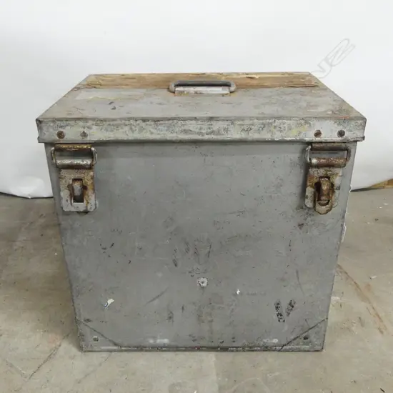 VINTAGE METAL MOVIE BOX CONTAINS 2 MOVIES YESTERDAY TODAY & TOMORROW & THE RIVER