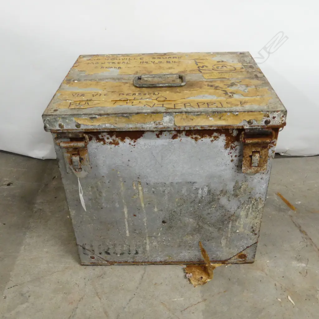 VINTAGE METAL MOVIE BOX CONTAINING 3 MOVIES WUTHERING HEIGHTS RIDING IN THE RAIN & DONT TURN THE OTHER CHEEK Image 1++