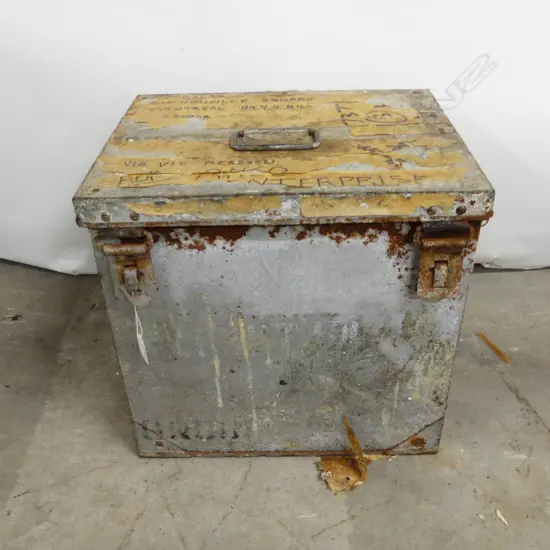 VINTAGE METAL MOVIE BOX CONTAINING 3 MOVIES WUTHERING HEIGHTS RIDING IN THE RAIN & DONT TURN THE OTHER CHEEK