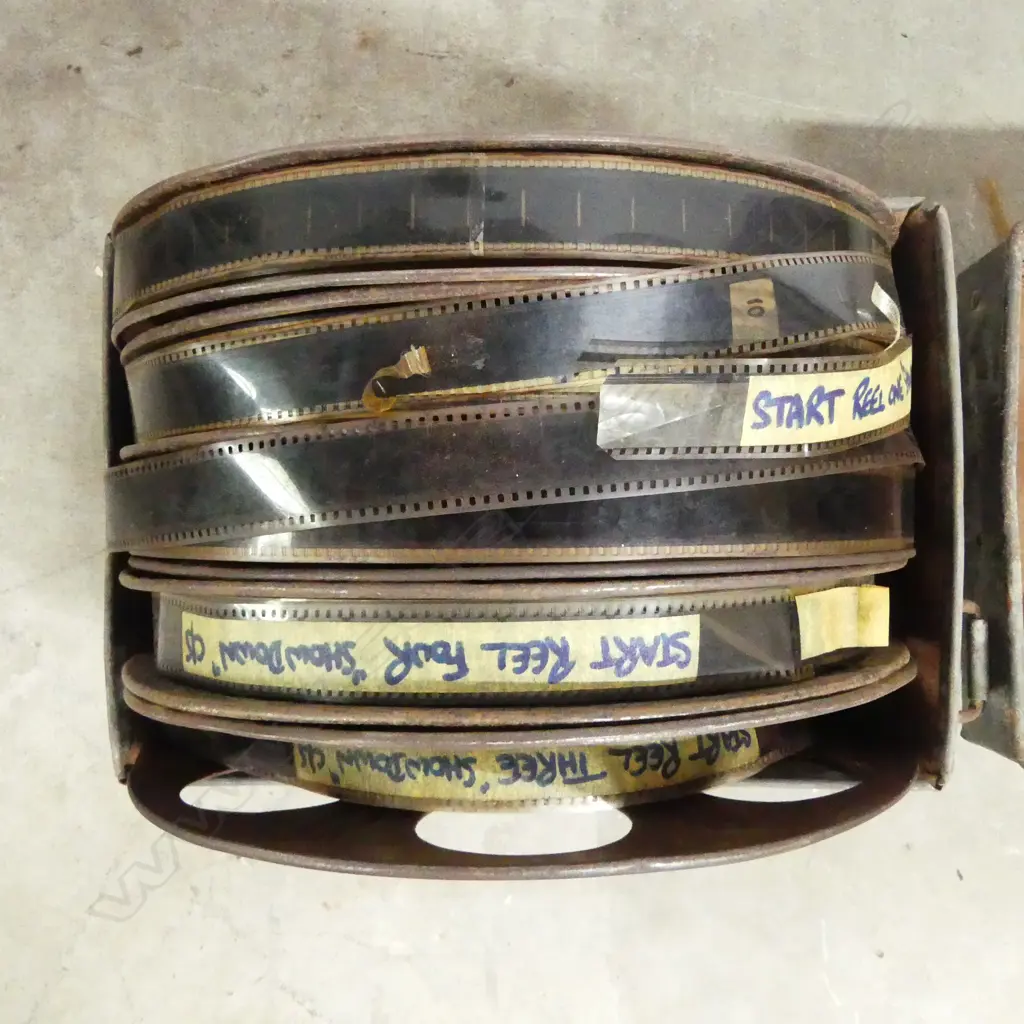 VINTAGE METAL MOVIE CASE 35MM FILM 5 REELS MOVIE SHOWDOWN Image 1++