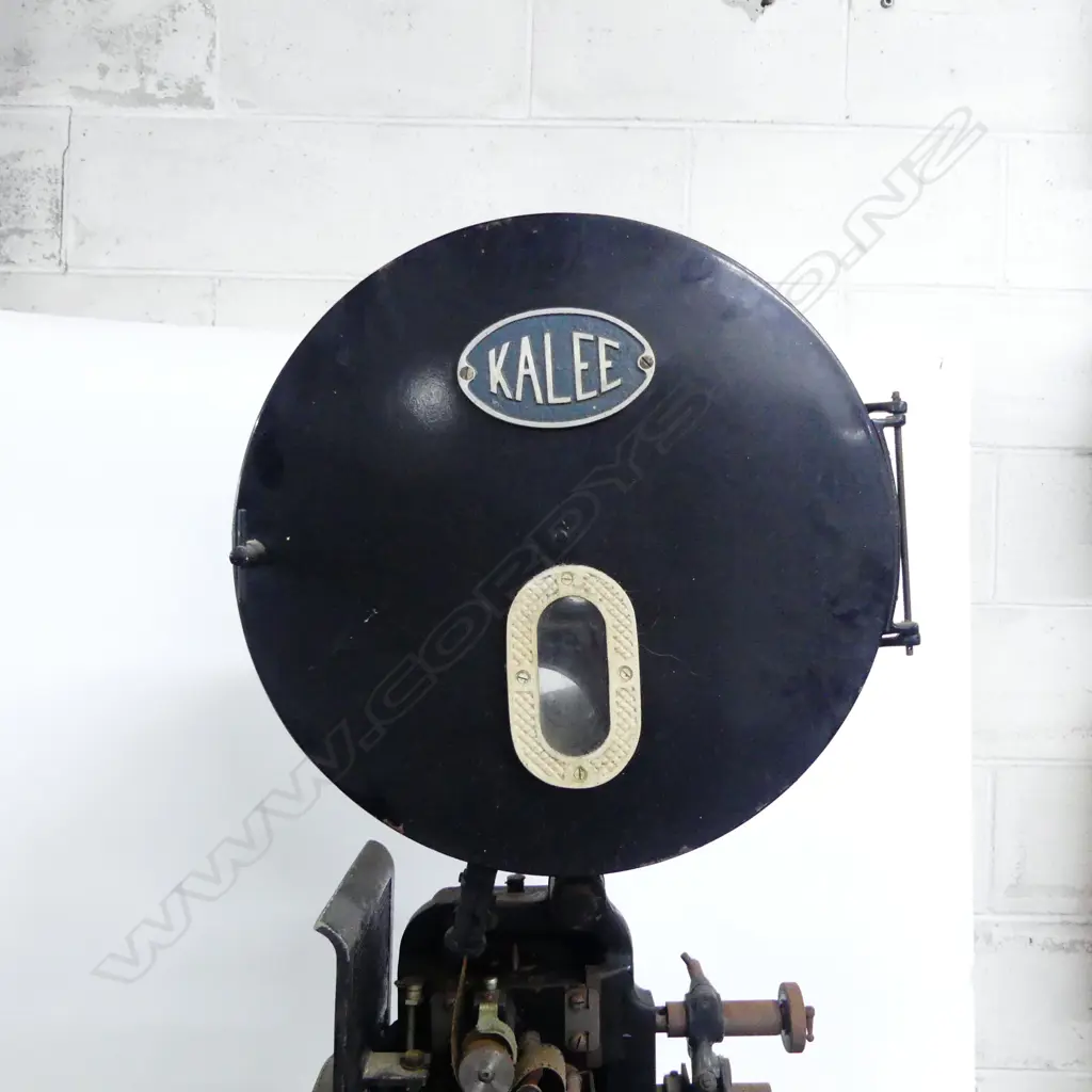 LG VINTAGE KALLE No.8 35MM COMMERCIAL MOVIE FILM PROJECTOR ON C&W OF SYDNEY CAST IRON BASE + ZEISS IKON XENOSOL1600 lamp Image 1++