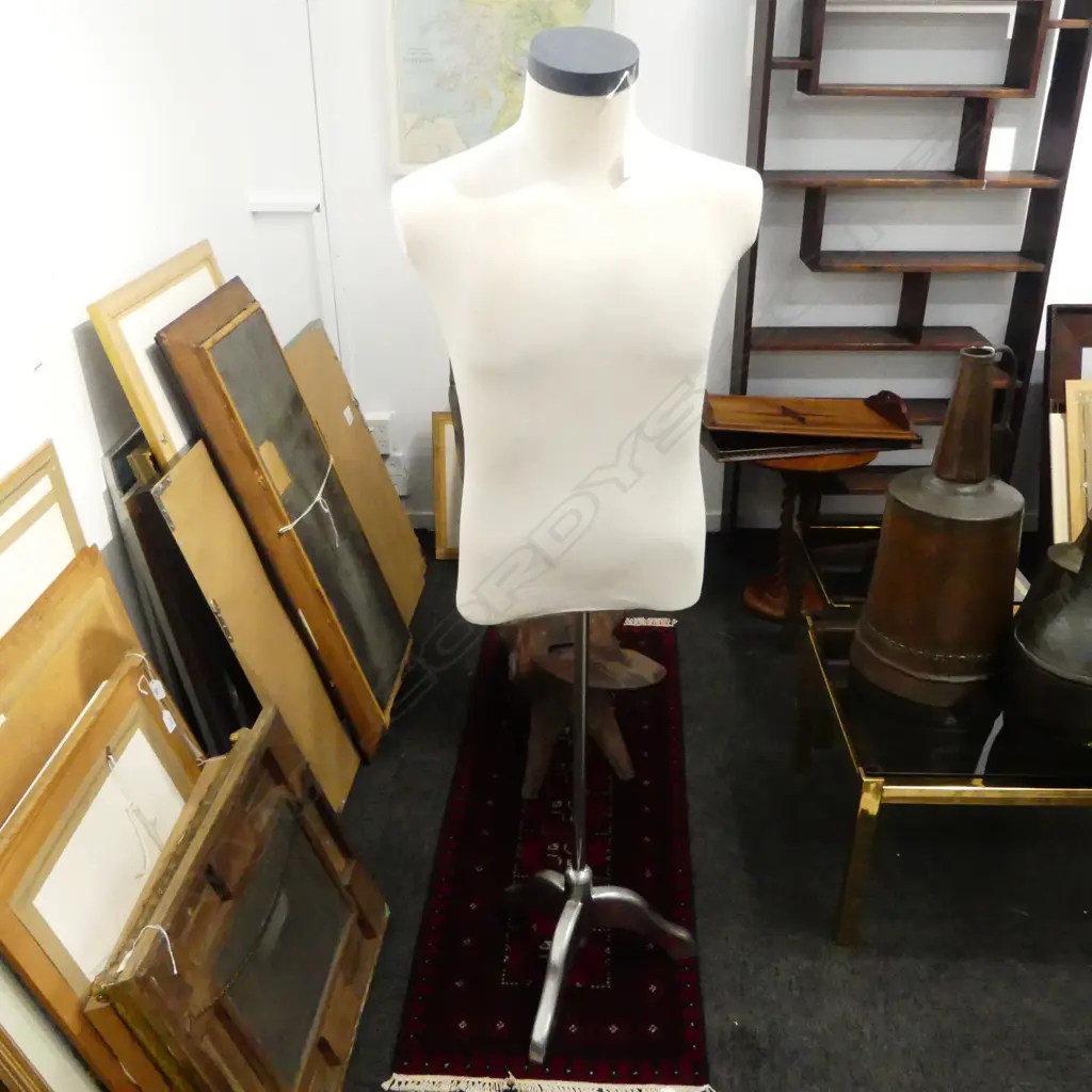 MALE MANNEQUIN ON STAND H.1500mm (ADJUSTABLE) Image 1++