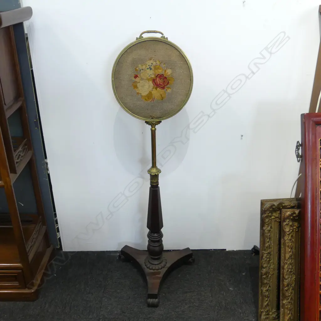 REGENCY ROSEWOOD BEADED POLE SCREEN Image 1++