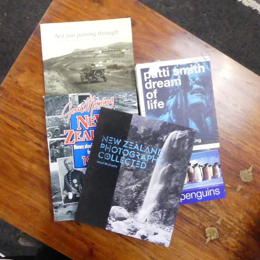 6 ASST BOOKS INCL MUSIC + NZ + PENGUINS Image 1++