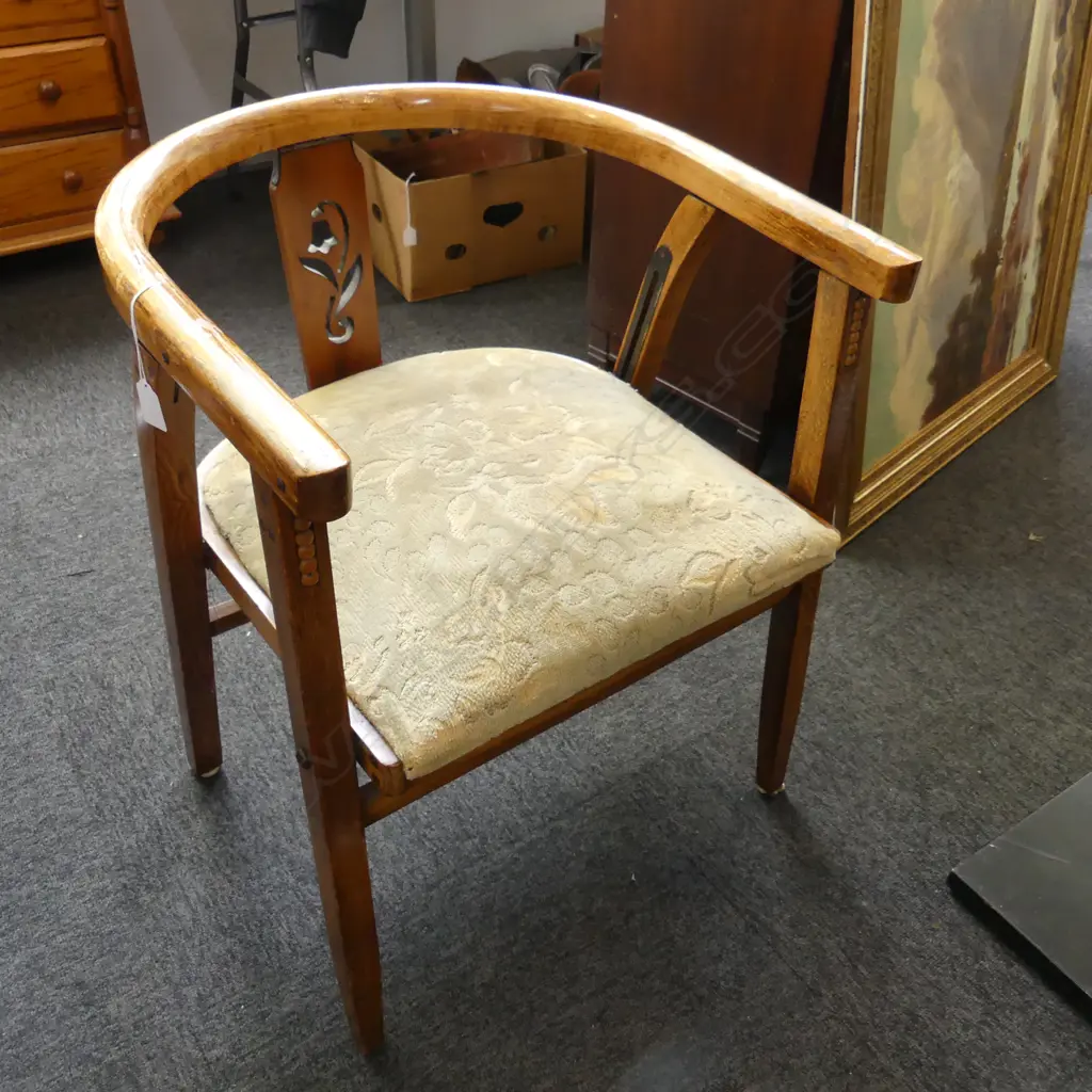 VINTAGE FOLDING CHAIR Image 1++