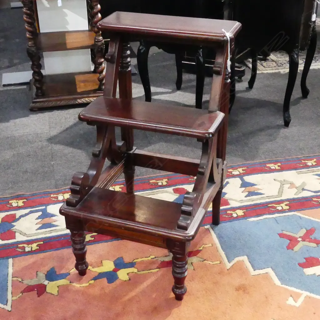 MAHOGANY ANTIQUE STYLE LIBRARY STEPS 460x500x810mm Image 1++