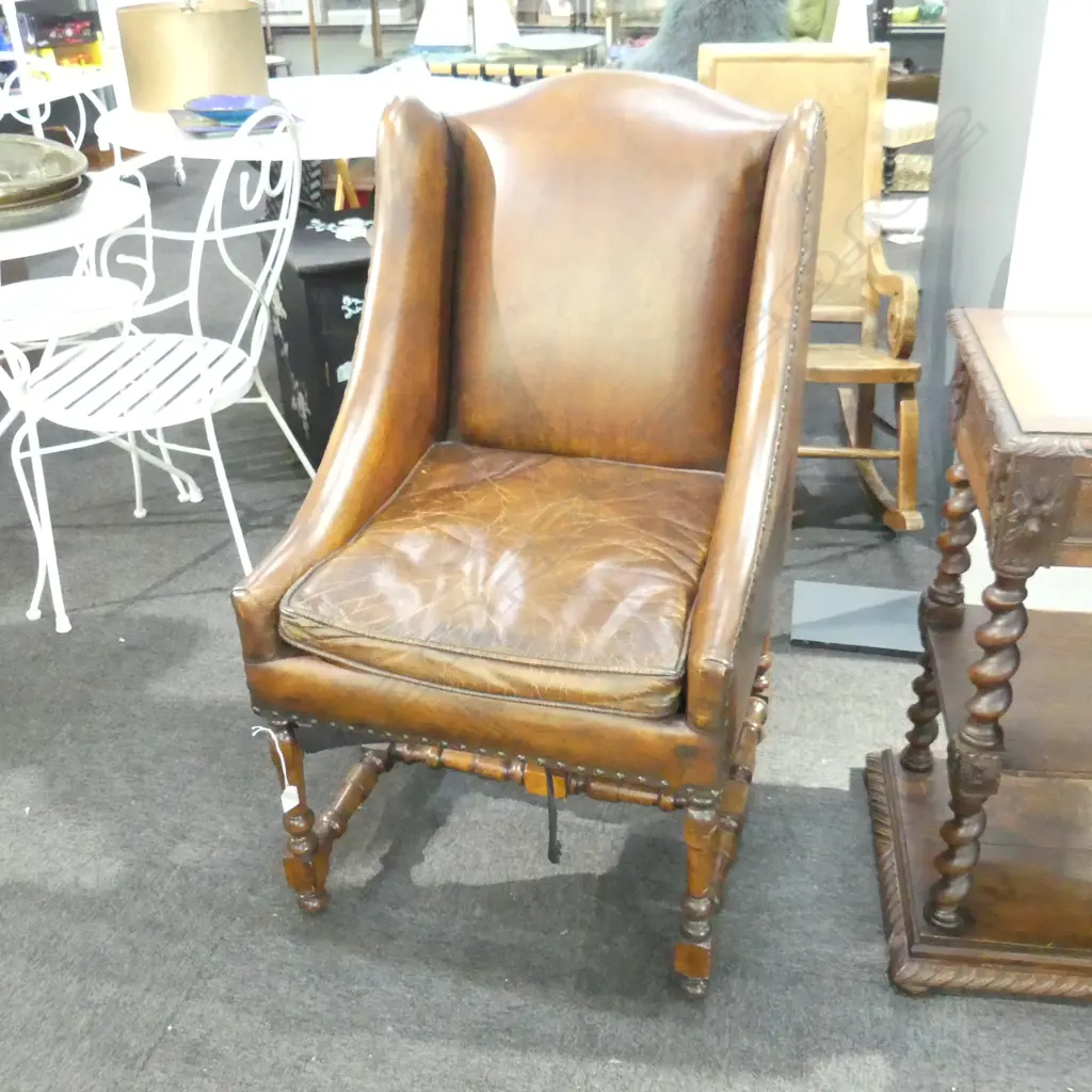LEATHER ARMCHAIR ON WOODEN FRAME Image 1++