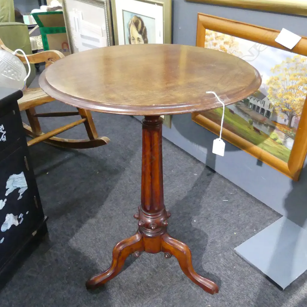 MAHOGANY WINE TABLE H.715mm, 520mm dia Image 1++