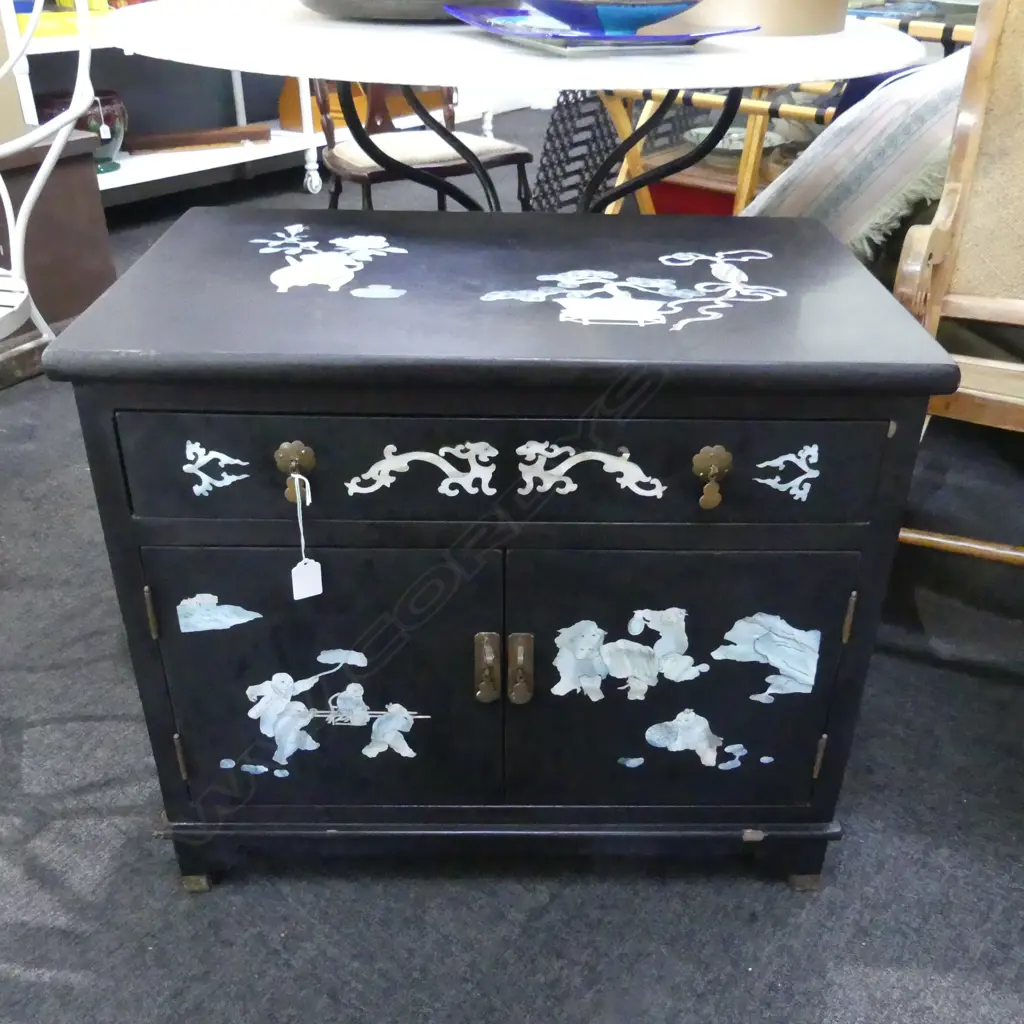 ORIENTAL BLACK LACQUER CABINET w. MoP INLAY 685x410x605mm Image 1++