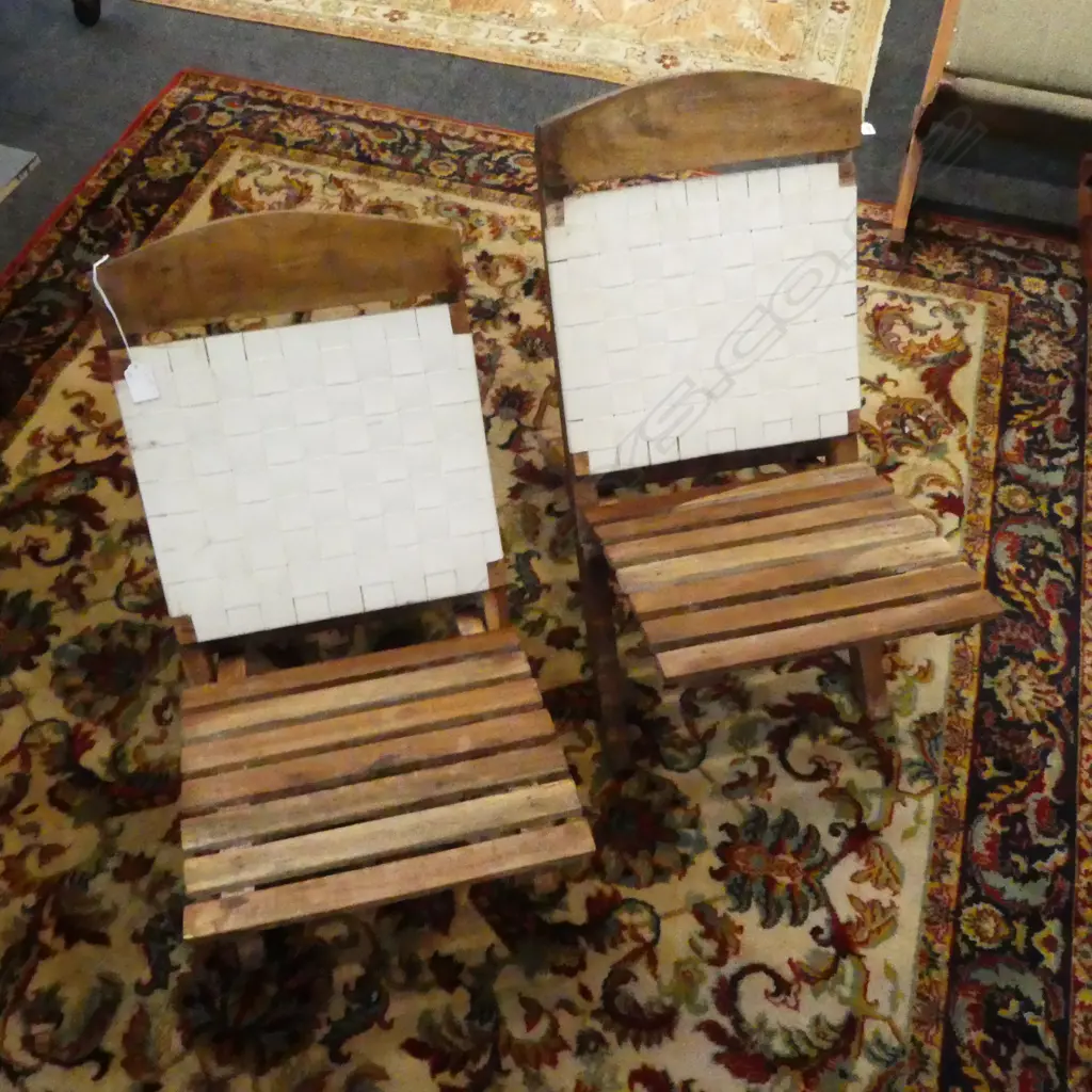 2 SMALL FOLDING BEACH CHAIRS Image 1++
