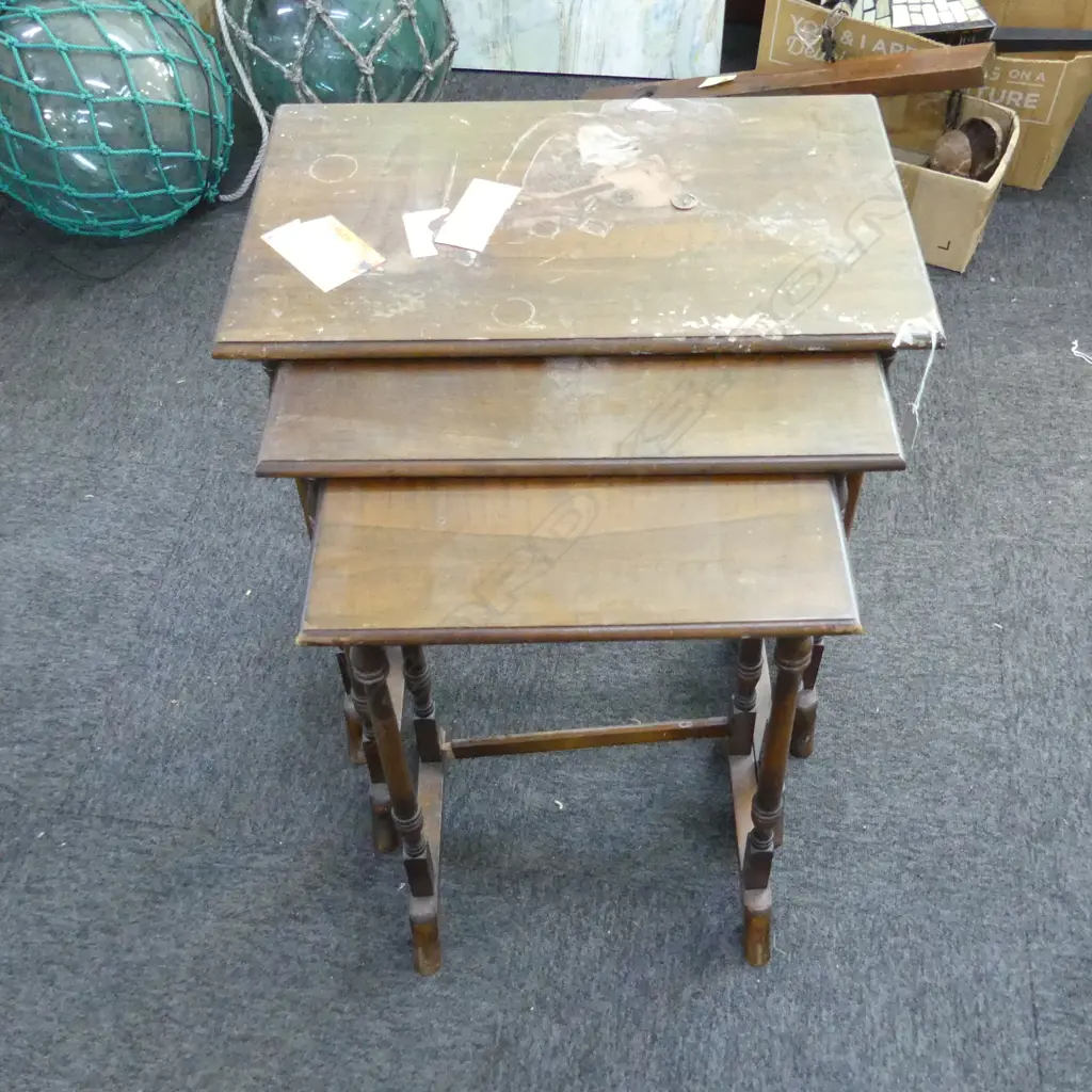 3 NESTING TABLES (LARGEST w. TOP AF) W.535mm Image 1++