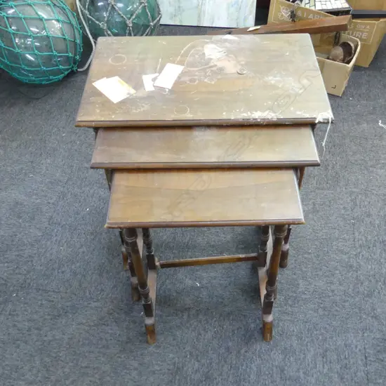 3 NESTING TABLES (LARGEST w. TOP AF) W.535mm