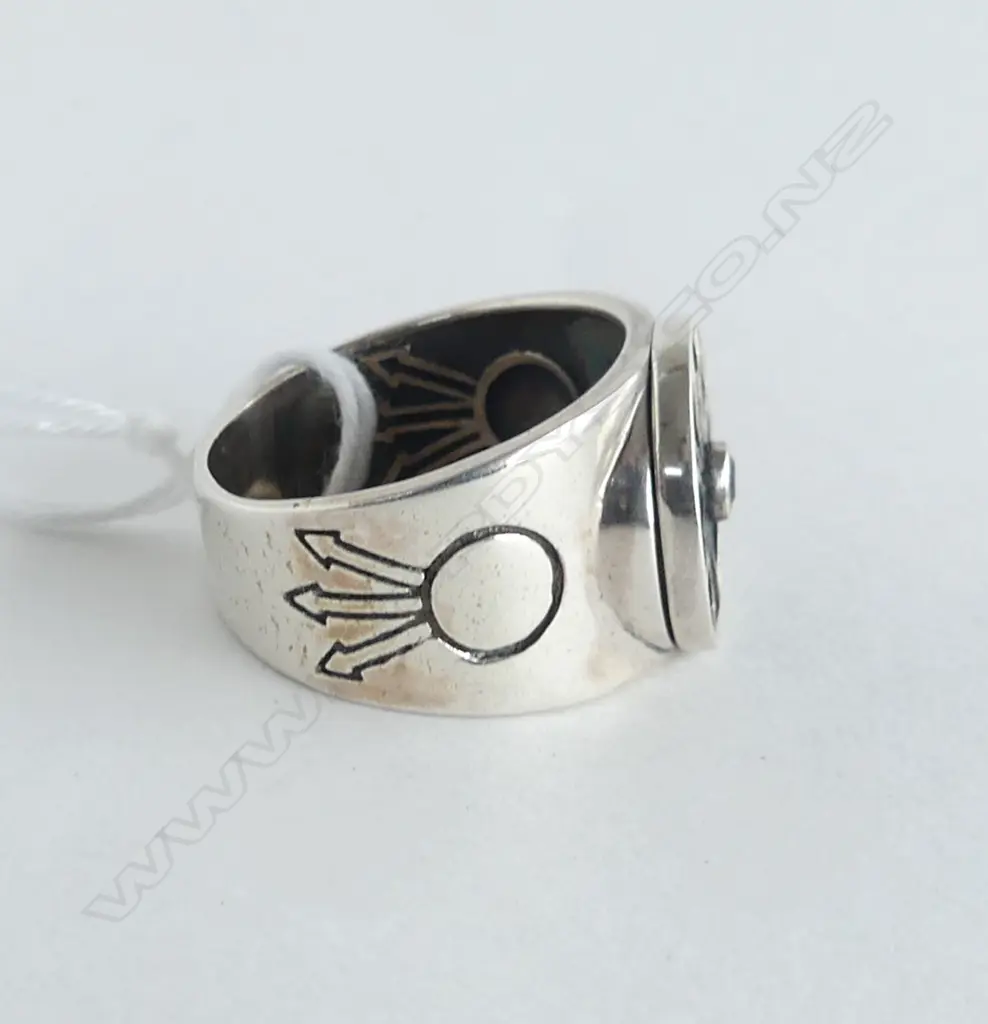 SILVER AMETHYST SUN WORSHIP RING (NEW) SIZE S to T Image 1++