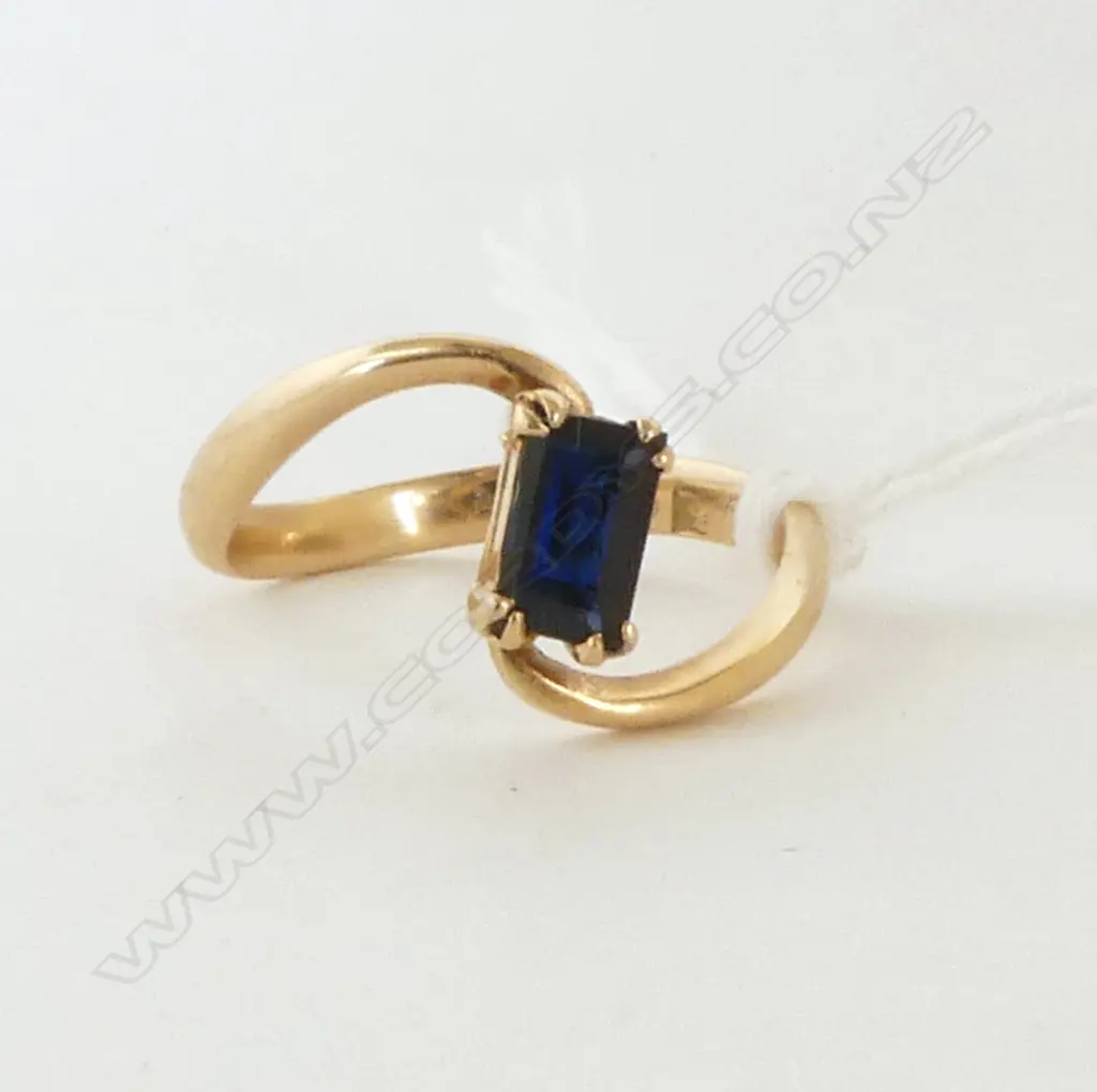 14ct YELLOW GOLD & SAPPHIRE RING emerald cut 2.1gms SIZE K Image 1++