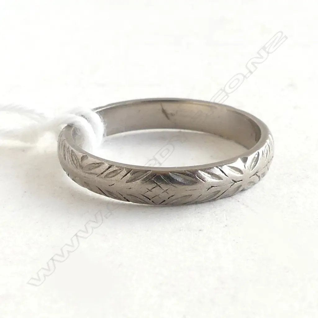 PLATINUM BAND RING geometric design 2.75gms SIZE M Image 1++