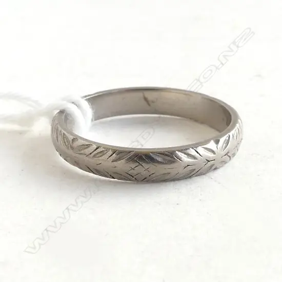 PLATINUM BAND RING geometric design 2.75gms SIZE M