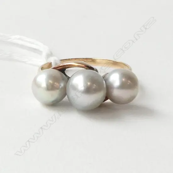 10CT GOLD AND PEARL RING with valuation SIZE P