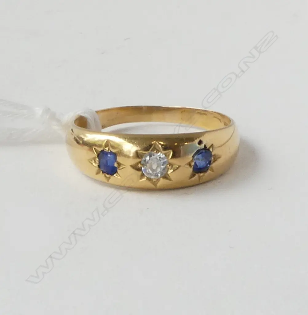 18ct YELLOW GOLD  OLD CUT DIAMOND & 2 SAPPHIRE GYPSY RING 3gms SIZE N Image 1++