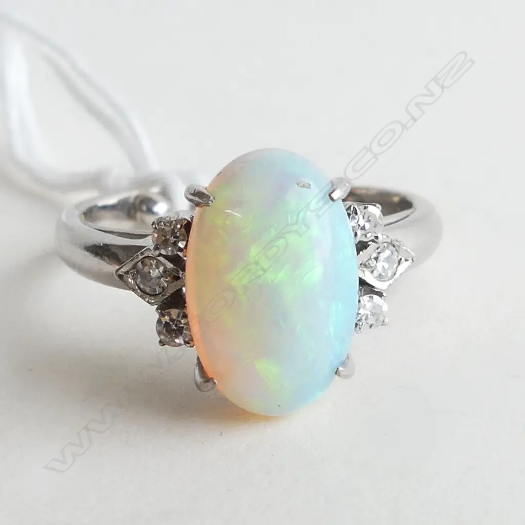 18ct WHITE GOLD CABACHON OPAL & 6 DIAMOND RING 3.63gms SIZE N ? Image 1++