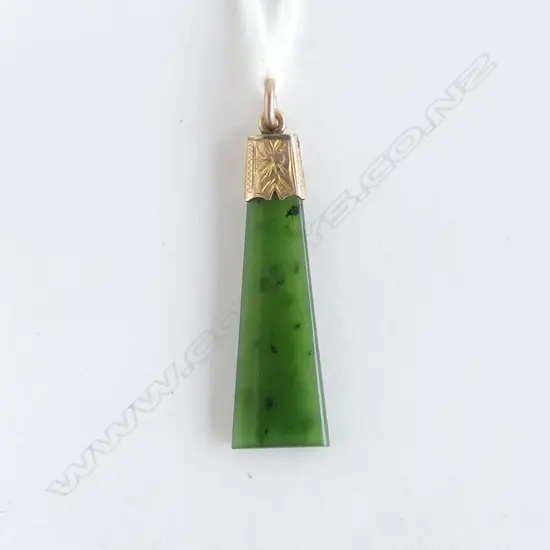 9CT MOUNTED GREENSTONE PENDANT L.40mm
