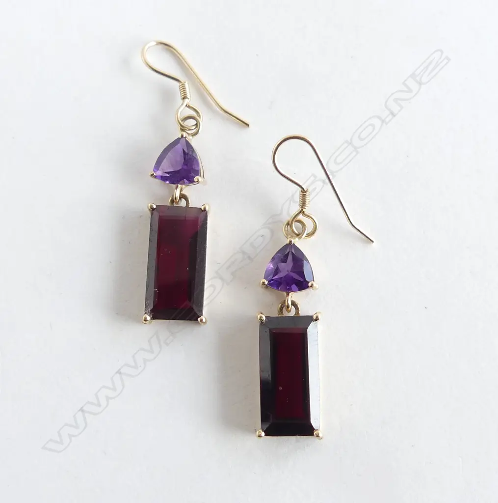*RTV* 14ct GOLD, AMETHYST & GARNET EARRINGS Image 1++
