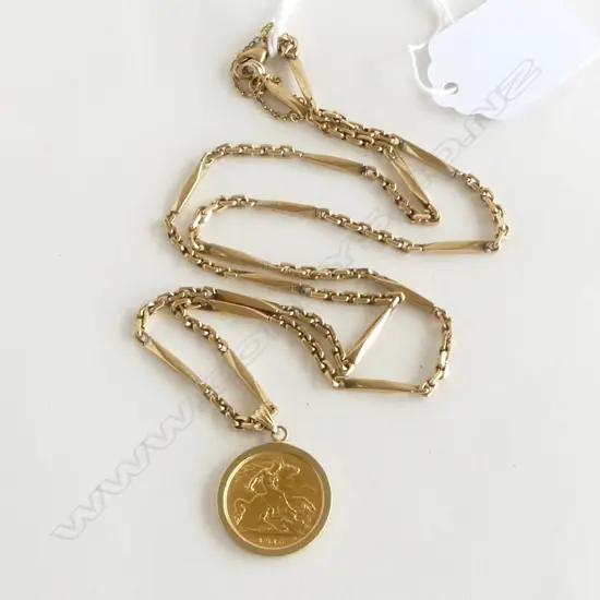 MOUNTED 1915 HALF SOVEREIGN ON 9CT Y/GOLD, L.60 cm, TOTAL 25gms