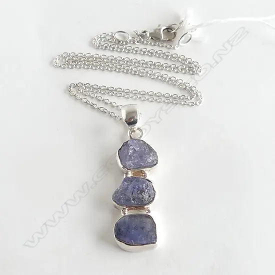 SILVER SET TANZANITE ROCK PENDANT ON SILVER CHAIN (NEW)