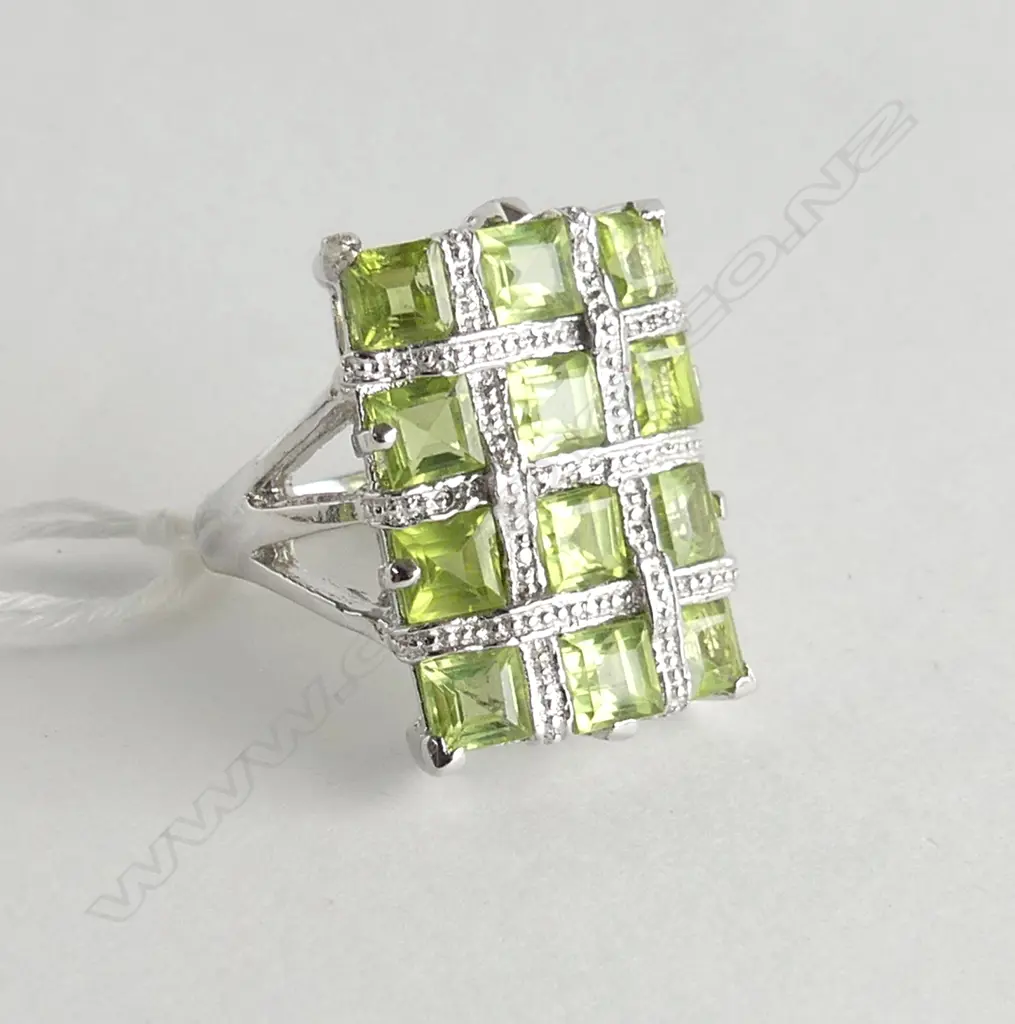 SILVER & PERIDOT RING (NEW)  size O to P Image 1++