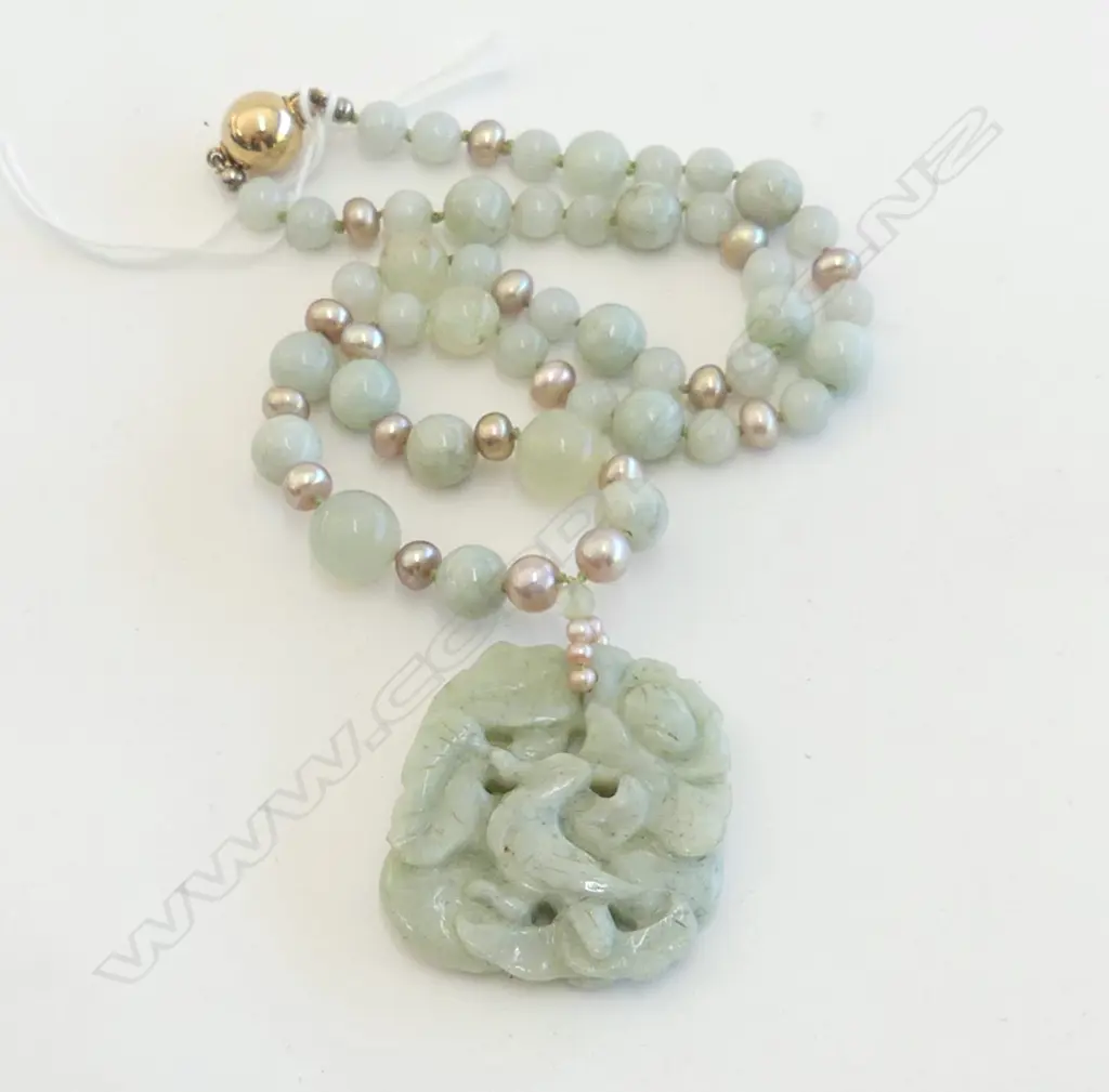PALE GRN JADE & PEARL NECKLACE w GOLD CLASP Image 1++