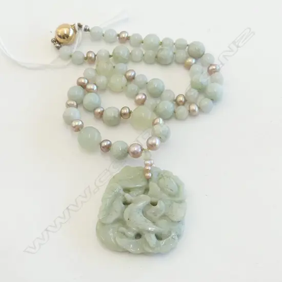 PALE GRN JADE & PEARL NECKLACE w GOLD CLASP