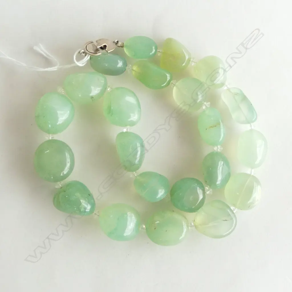 PALE GREEN JADE NECKLACE w SILVER CLASP Image 1++