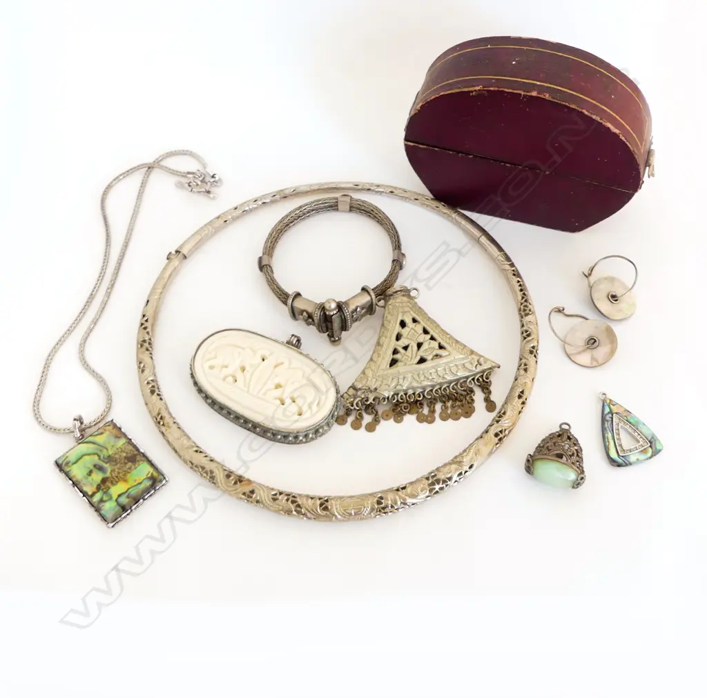 ASST. ETHNIC JEWELLERY Image 1++