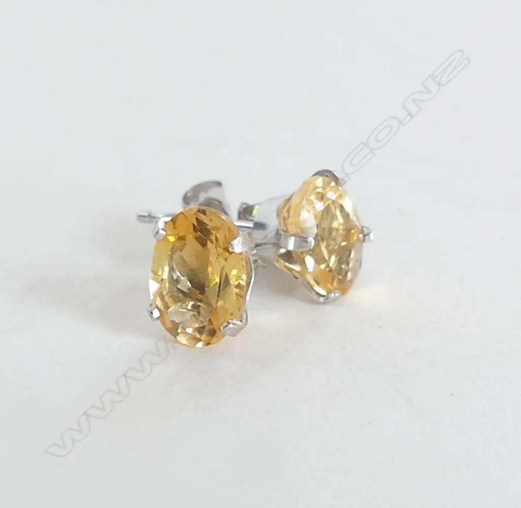 14CT WHITE GOLD AND CITRINE STUD EARRINGS Image 1++