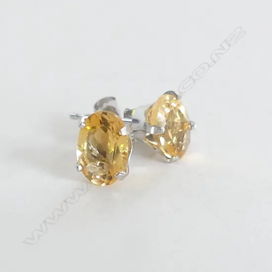 14CT WHITE GOLD AND CITRINE STUD EARRINGS