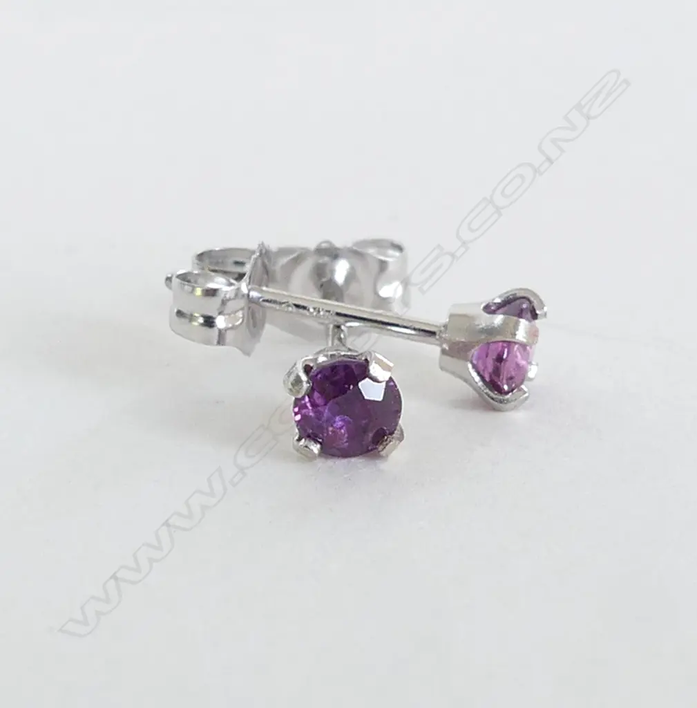 14CT WHITE GOLD AND RUBY STUD EARRINGS Image 1++