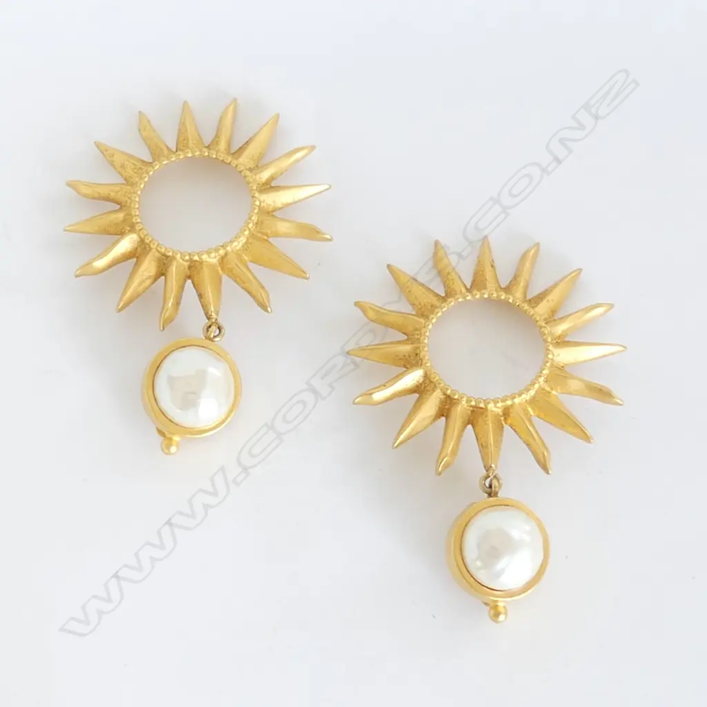 PR KARL LAGERFELD VINTAGE GOLD TONE CLIP-ON SUN EARRINGS 60mm dia Image 1++