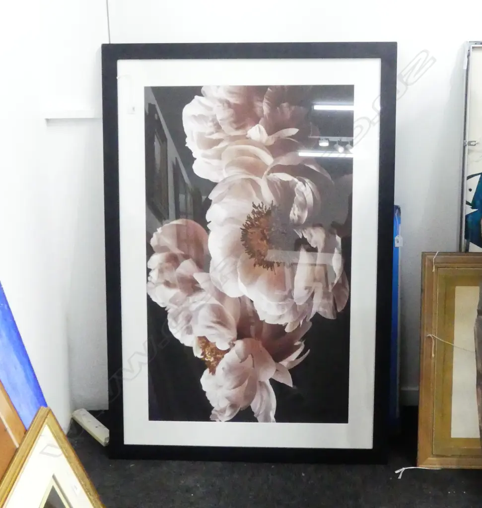 LG FLORAL PRINT 600x1000mm Image 1++