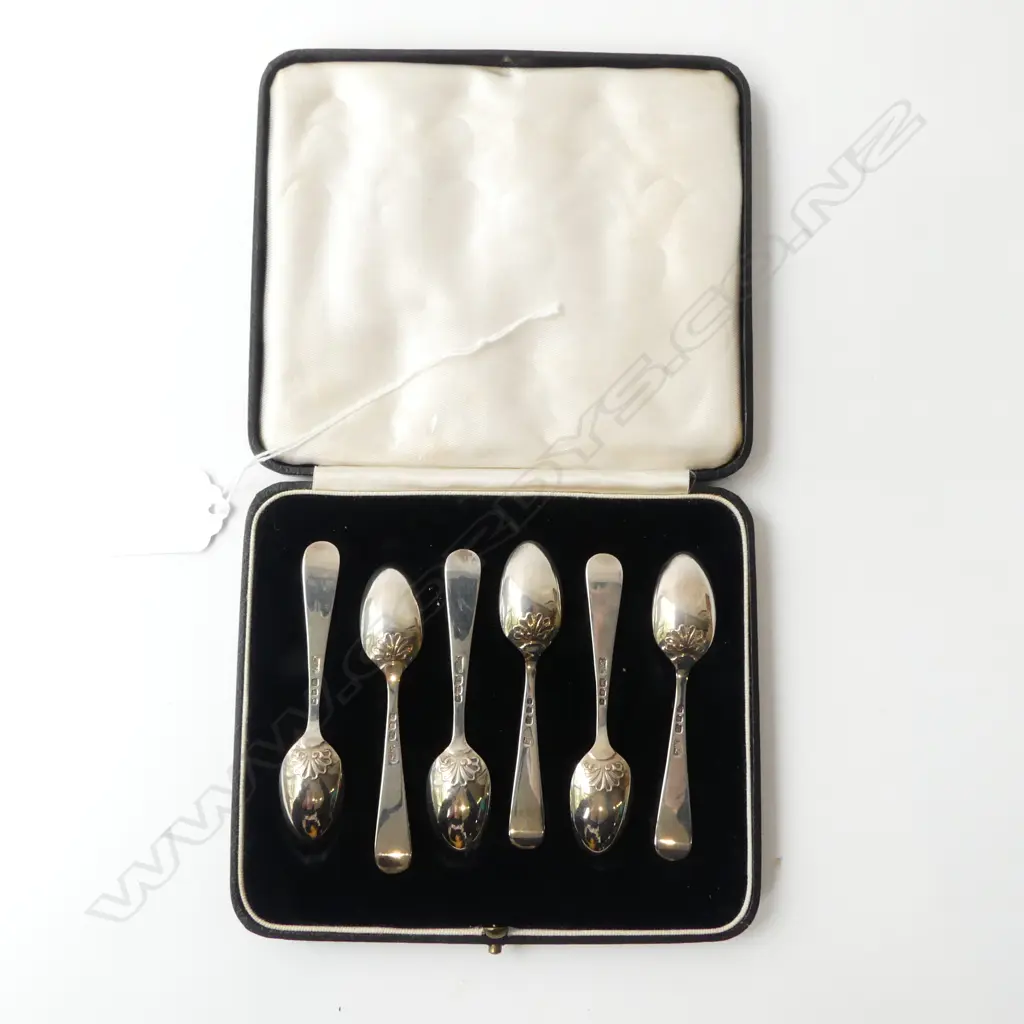SET OF 6 STG SILVER DEMITASSE SHELL SPOONS LONDON 1957 IN CASE   Image 1++