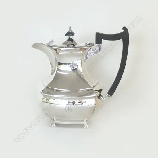 SILVER COFFEE POT, SHEFFIELD 1946, 736gm