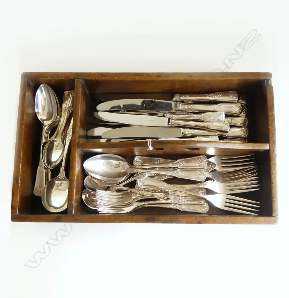 RODD EP CUTLERY IN WOODEN CARRY CASE W.380mm Image 1++